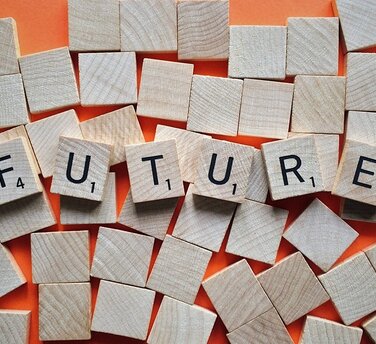 Zukunft gelegt mit Scrabble Buchstaben 