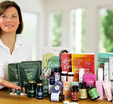 Frau mit Produktsortiment