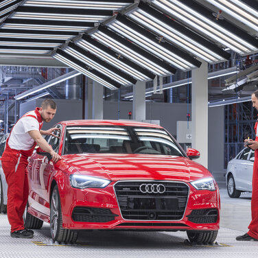 Audi Hungaria feiert Produktionsstart in neuem Automobilwerk