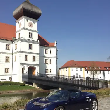 Auf Schloss Hohenkammer dreht sich alles um Elektrofahrzeuge