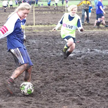 Deutsche Meisterschaft im Moorfußball 2014: Bis zu 80 Teams für Mega-Schlamm-Schlacht in Rieste erwartet