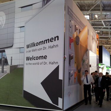 Dr. Hahn auf der fensterbau 2014 - Neue Bandserien und spezielle Applikation für Smartphones