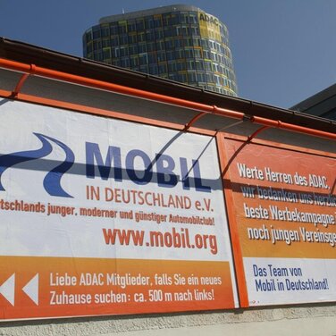 Kleine Plakataktion in München: Wir sind Deutschlands junger, moderner und günstiger Automobilclub