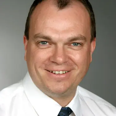 Welcher Hausnotruf ist für Senioren optimal_Pflege-Experte Frank Schiller liefert Entscheidungshilfe