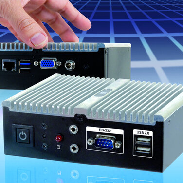 Lüfterfreier, ultra kompakter Box-PC mit Quad Core CPU