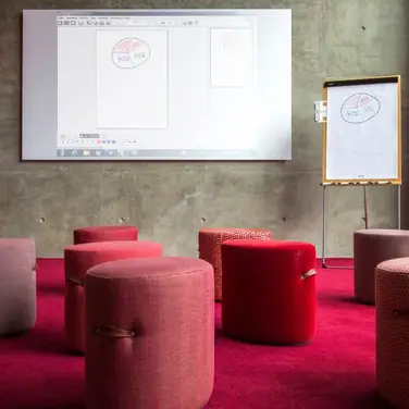 Radisson Blu und Park Inn by Radisson Hotels bieten Tagungskunden innovative digitale Flipsmart-Technik