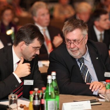 Dr. Rainer Sasama als Vorsitzender des Sprecherrates des DUK Arbeitnehmerforums verabschiedet