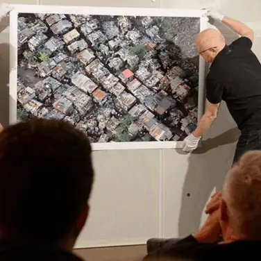 Pionier der Flugbildfotografie übergibt Werke an The Global Fine Art GmbH