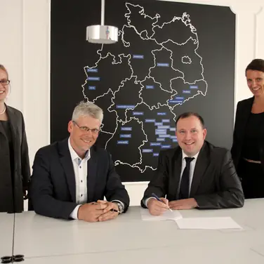 Vertragsunterzeichnung an den Eckert Schulen: