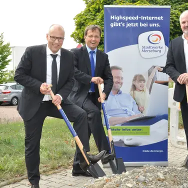 Erster Spatenstich – Stadtwerke Merseburg beginnen mit dem Breitbandausbau