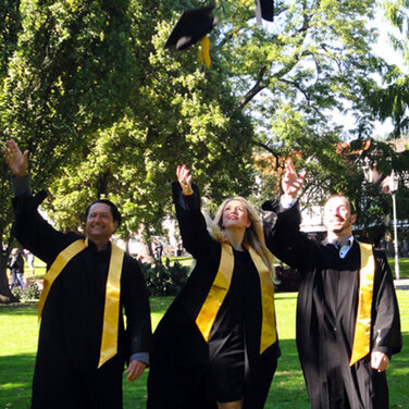 Nah an der Praxis: Trend zum Fernstudium