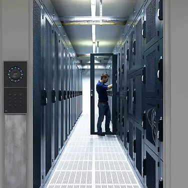 PCS präsentiert physische Sicherheit für das Rechenzentrum sowie Zutrittskontrolle, Zeiterfassung und Videoüber