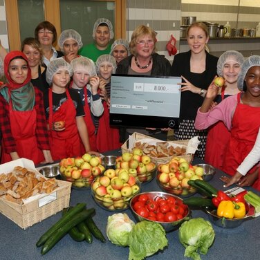 Scheck mit ersten 8.000 Euro wurde übergeben