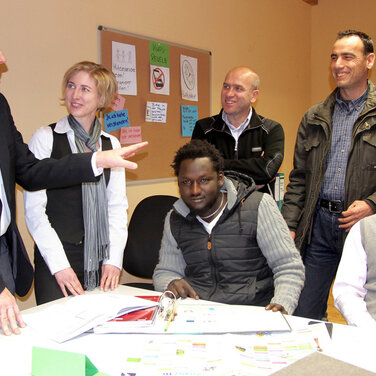 Ein Vorbild für ganz Bayern: Innovatives Modellprojekt eröffnet Job-Perspektiven für Flüchtlinge