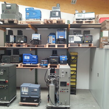 Heißleim-Auftragstechnik: Gebrauchte Klebegeräte als Alternative zu Neuanschaffungen