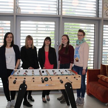 Volksbank Mittweida und ihre Bürgerstiftung spendet Tischkicker für Jugendtreff „drop in“ im T9