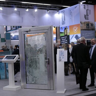 Erfolgreiche Fensterbau frontale für Dr. Hahn