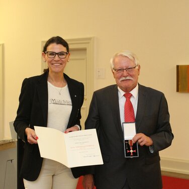 Bundesverdienstkreuz für Karl Heinz Möhrmann - Aufbau Selbsthilfe-Netzwerk Bayern: 23 Jahre im Dienst der Angehörigen psychisch Kranker