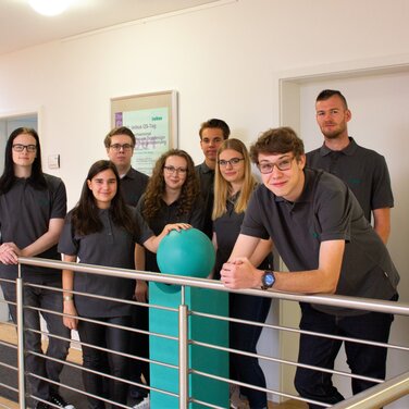 Hier trifft Theorie auf Praxis: Neben den neuen Auszubildenden starten erstmals duale Studierende