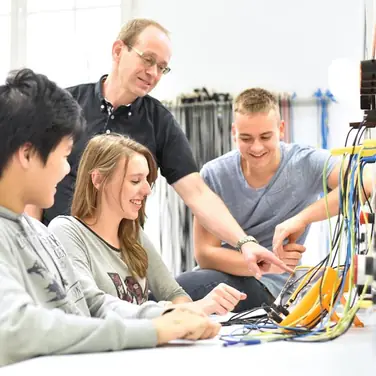 Neues Förderungsprogramm: "Ausbilder-Gutscheine" für Deutschland Mittelständler