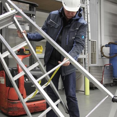 ZARGES Academy: Leitern, Tritte und Fahrgerüste vorschriftsgemäß prüfen