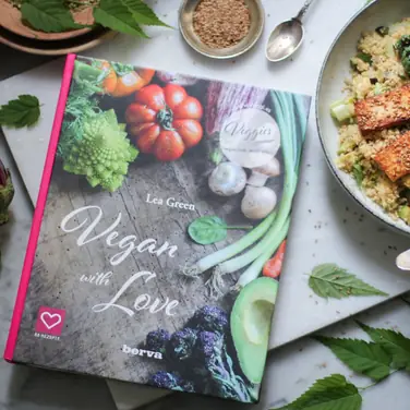 VEGAN WITH LOVE - das beliebte Kochbuch von Foodbloggerin Lea Green jetzt im GrünerSinn-Verlag