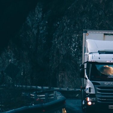 Fracht-Diebstahl auf dem Rastplatz - Ruheklauseln können für den Frachtführer teuer werden