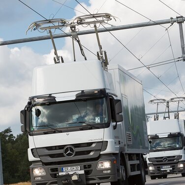 Schwerlastenverkehr mit Geweih: Auf der A5 fahren jetzt Oberleitungs-Lkw