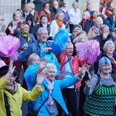 Senioren-Flashmob 2019 – Große Sause mit Theo Fitsos und 59plus