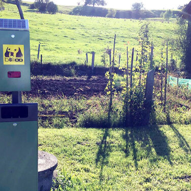 Autarke Stromversorgung mit Füllstandsanzeige und Datenübertragung per LoRa für Hundetoilette