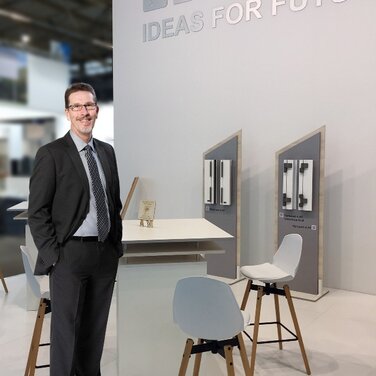 Dr. Hahn verzichtet auf Fensterbau