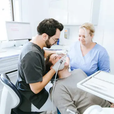 Perfekt in Form und Funktion: Veneers bei MoReZahn