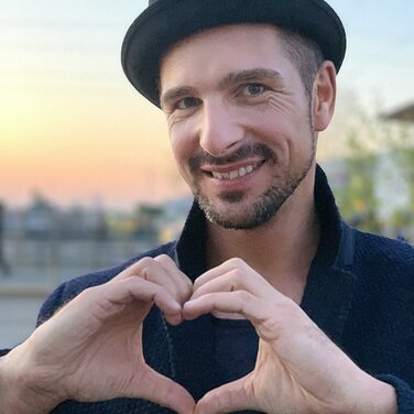 Shopping-Sonntag mit dem gehörlosen TV-Star Benjamin Piwko im Alstertal-Einkaufszentrum Hamburg