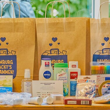 Unterstützung in Corona-Zeiten: Belegschaft von Gasnetz Hamburg spendet 3.000 Euro für Hilfsgüter-Taschen