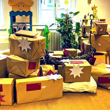 Gropius Passagen verlosen einzigartigen Adventskalender für eine Neuköllner Kita-Gruppe