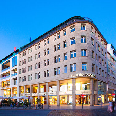 Kostenfreie Corona-Schnelltests, Booster-Impfungen und PCR-Tests in der Europa Passage Hamburg