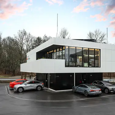 Audi charging hub: Lounge