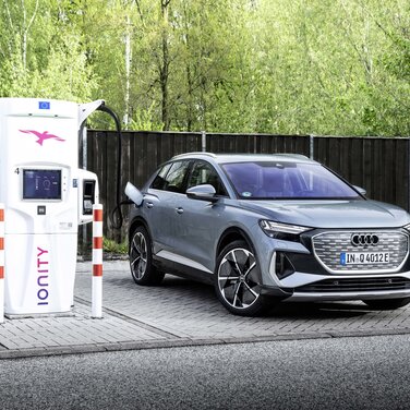 Höhere Ladeleistung und erweiterte Online-Funktionen für den Audi Q4 e-tron