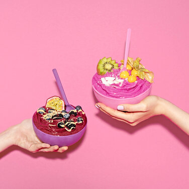 Wholey Smoothie Bowls mit Händen