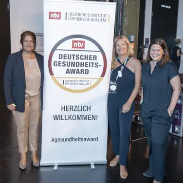 Wainando-Team rund um die Gründerinnen und Schwestern Michaela und Bernita Müller