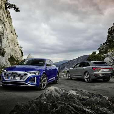 Audi SQ8 Sportback e-tron quattro, Standaufnahme, Farbe: Ultrablau Metallic.