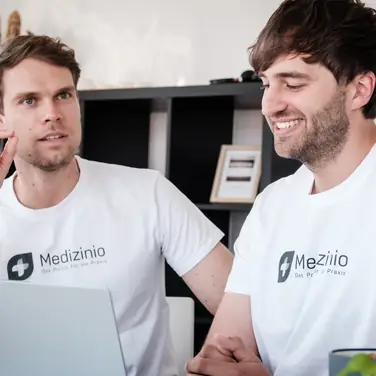 Medizinio Geschäftsführer Christoph Bartram und Marvin Schön