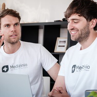 Medizinio Geschäftsführer Christoph Bartram und Marvin Schön
