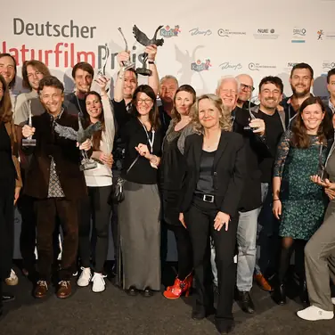 Preisträger:innen des Deutschen NaturfilmPreises 2023 mit Schirmherrin Steffi Lemke, Bundesministerin für Umwelt, Naturschutz, nukleare Sicherheit und Verbraucherschutz