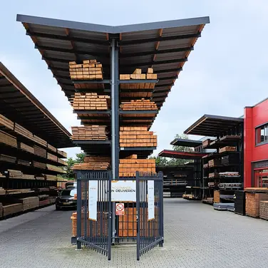 Außen-Kragarmregal in der Farbgebung der Firmengebäude