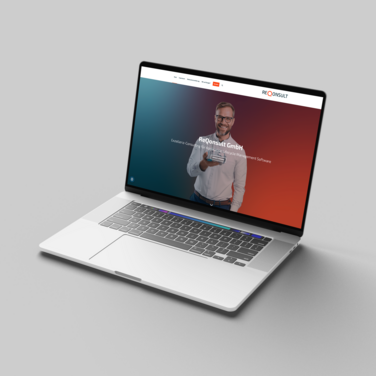 Laptop mit Startseite der ReQonsult GmbH auf dem Bildschirm