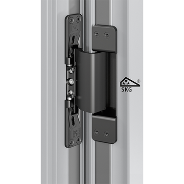 Hahn VL-Band AT - das bislang einzige verdeckt liegende Türband, das die anspruchsvollen Prüfkriterien des SKG erfüllt hat. 