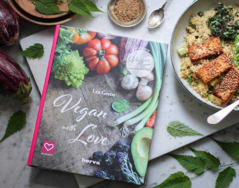 VEGAN WITH LOVE - das beliebte Kochbuch von Foodbloggerin Lea Green jetzt im GrünerSinn-Verlag