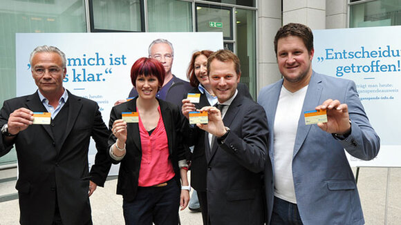 "Das trägt man heute: den Organspendeausweis"