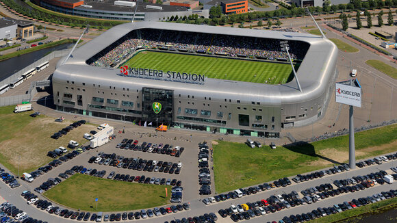 Kyocera stattet Fußballstadion in Den Haag mit 2.900 Solarmodulen aus